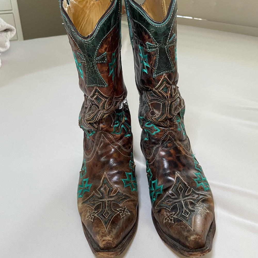 Size 6.5 corral boots